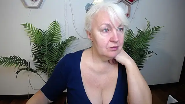 BlondyLeeBest online show from April 15, 2026, 6:26 pm