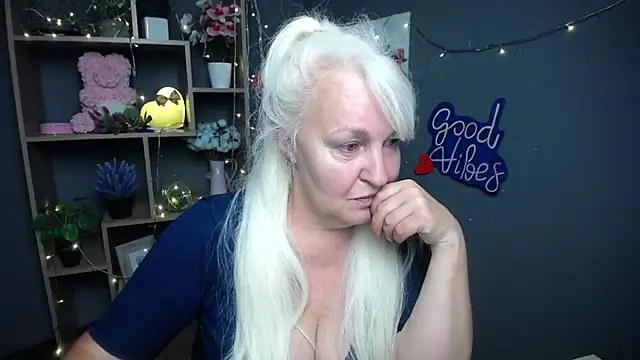 BlondyLeeBest online show from July 11, 2026, 6:43 pm