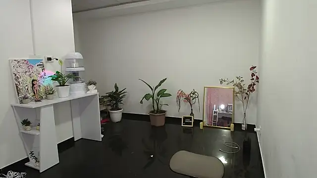 NicoleCortez online show from December 19, 2024, 4:34 am