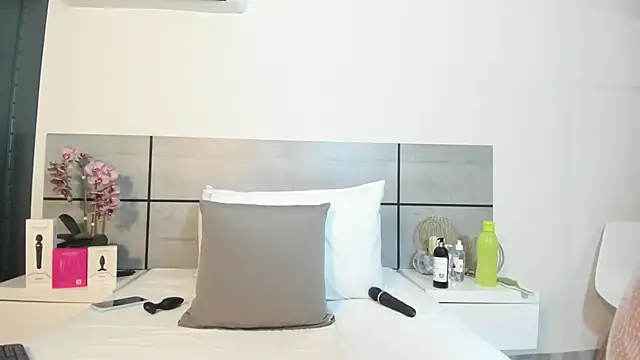 EmmaSmith2 online show from March 19, 2026, 2:26 am