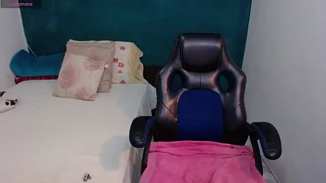 scaelettdubois online show from April 6, 2026, 12:52 am