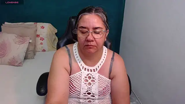 scaelettdubois online show from April 6, 2026, 4:46 am