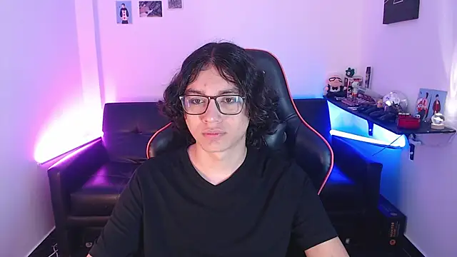 Snapshot of malik_harrison__ chatting on December 4, 2024, 1:20 pm malik harrison online show from December 4, 2024, 1:20 pm