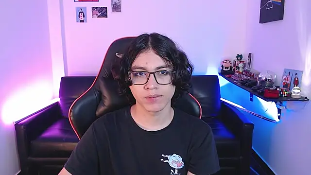 Snapshot of malik_harrison__ chatting on December 15, 2024, 3:31 pm malik harrison online show from December 15, 2024, 3:31 pm