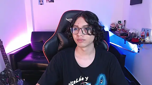 Snapshot of malik_harrison__ chatting on December 18, 2024, 5:21 pm malik harrison online show from December 18, 2024, 5:21 pm