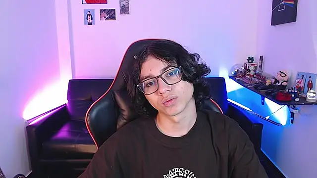 Snapshot of malik_harrison__ chatting on January 1, 2025, 7:53 pm malik harrison online show from January 1, 2025, 7:53 pm