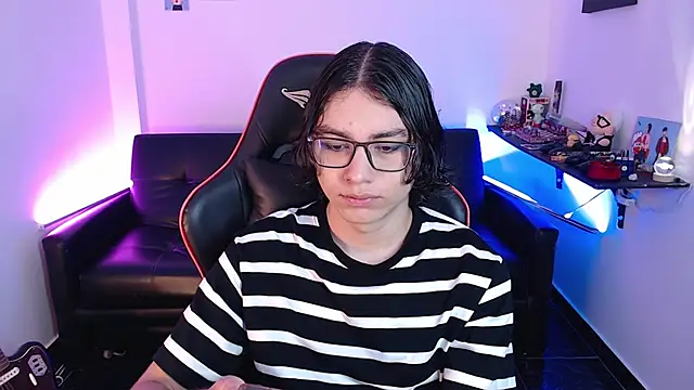 Snapshot of malik_harrison__ chatting on January 2, 2025, 3:08 pm malik harrison online show from January 2, 2025, 3:08 pm