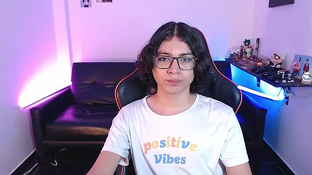 Snapshot of malik_harrison__ chatting on January 13, 2025, 5:44 pm malik harrison online show from January 13, 2025, 5:44 pm