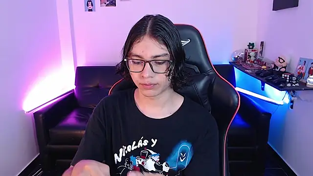 Snapshot of malik_harrison__ chatting on January 14, 2025, 3:15 pm malik harrison online show from January 14, 2025, 3:15 pm