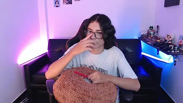 Snapshot of malik_harrison__ chatting on January 15, 2025, 4:54 pm malik harrison online show from January 15, 2025, 4:54 pm