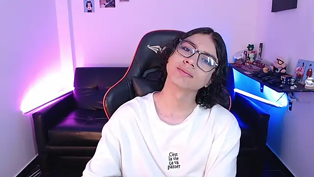 Snapshot of malik_harrison__ chatting on January 20, 2025, 2:14 pm malik harrison online show from January 20, 2025, 2:14 pm