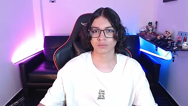 Snapshot of malik_harrison__ chatting on January 20, 2025, 5:16 pm malik harrison online show from January 20, 2025, 5:16 pm