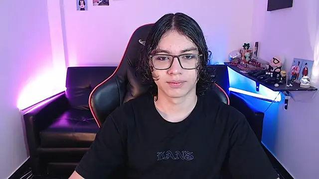 Snapshot of malik_harrison__ chatting on January 28, 2025, 2:53 pm malik harrison online show from January 28, 2025, 2:53 pm