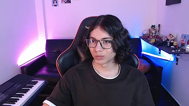 Snapshot of malik_harrison__ chatting on February 4, 2025, 5:01 pm malik harrison online show from February 4, 2025, 5:01 pm