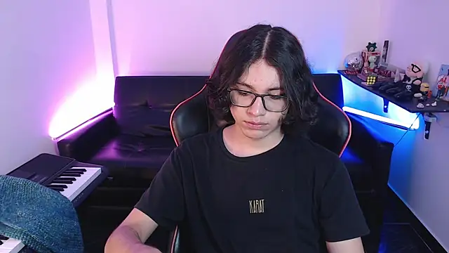 Snapshot of malik_harrison__ chatting on February 6, 2025, 5:51 pm malik harrison online show from February 6, 2025, 5:51 pm