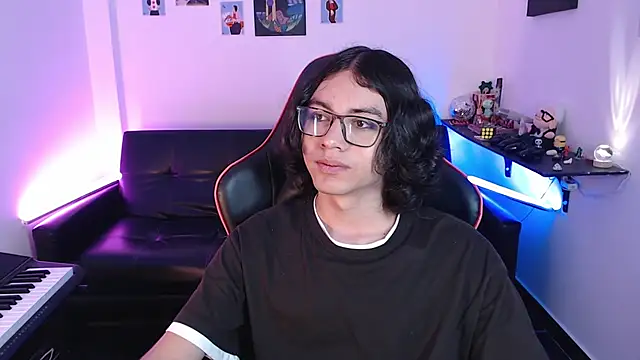 Snapshot of malik_harrison__ chatting on February 13, 2025, 3:24 pm malik harrison online show from February 13, 2025, 3:24 pm