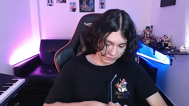 Snapshot of malik_harrison__ chatting on February 15, 2025, 2:44 pm malik harrison online show from February 15, 2025, 2:44 pm