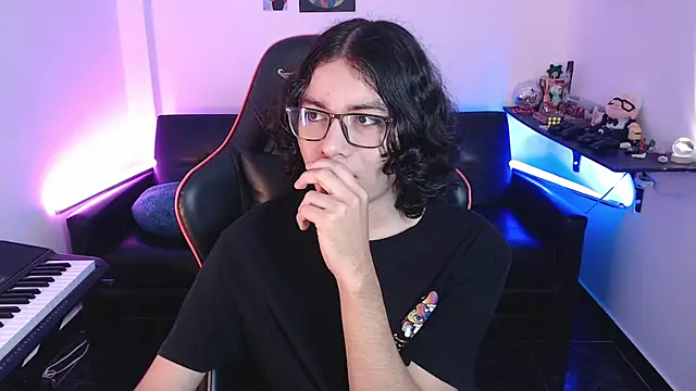 Snapshot of malik_harrison__ chatting on February 24, 2025, 2:15 pm malik harrison online show from February 24, 2025, 2:15 pm