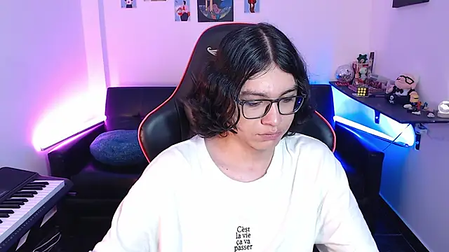 Snapshot of malik_harrison__ chatting on February 27, 2025, 6:31 pm malik harrison online show from February 27, 2025, 6:31 pm