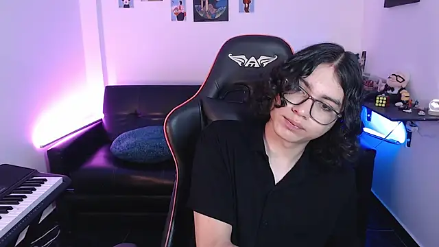 Snapshot of malik_harrison__ chatting on February 28, 2025, 6:09 pm malik harrison online show from February 28, 2025, 6:09 pm