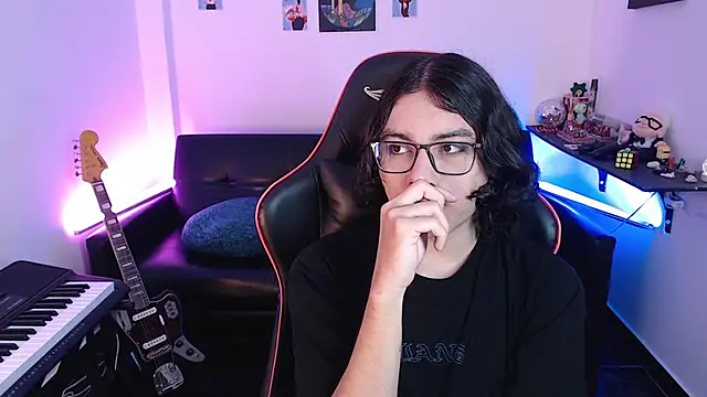 Snapshot of malik_harrison__ chatting on March 6, 2025, 4:17 pm malik harrison online show from March 6, 2025, 4:17 pm