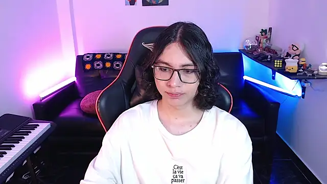 Snapshot of malik_harrison__ chatting on March 16, 2025, 2:55 pm malik harrison online show from March 16, 2025, 2:55 pm