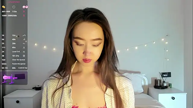  luna 022 online show from October 20, 2025, 4:35 am