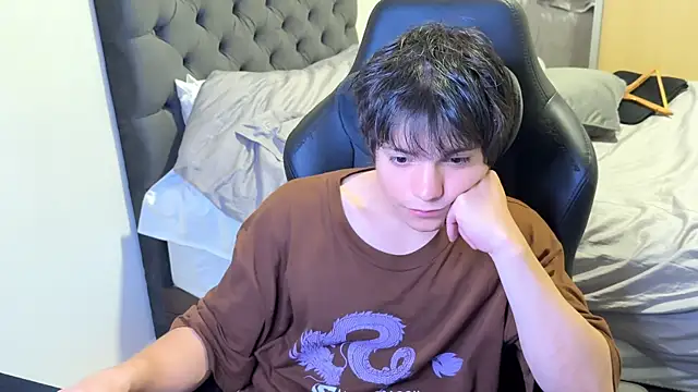 SasukeUhchiaa online show from March 3, 2025, 10:42 pm