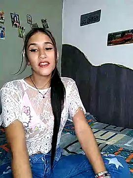 Little Naughty Nicole online show from April 14, 2026, 4:40 am