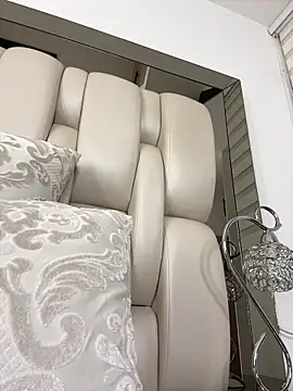 ALISSON FOXXX1 online show from December 22, 2025, 10:51 pm