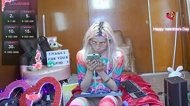 Snapshot of Skinygirl chatting on December 4, 2024, 2:42 am Skinygirl online show from December 4, 2024, 2:42 am