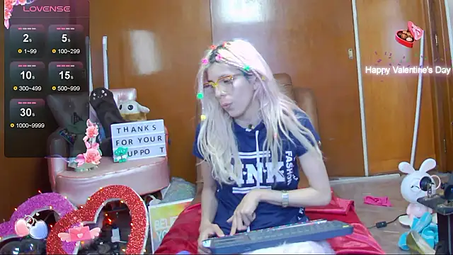 Snapshot of Skinygirl chatting on December 5, 2024, 12:30 am Skinygirl online show from December 5, 2024, 12:30 am