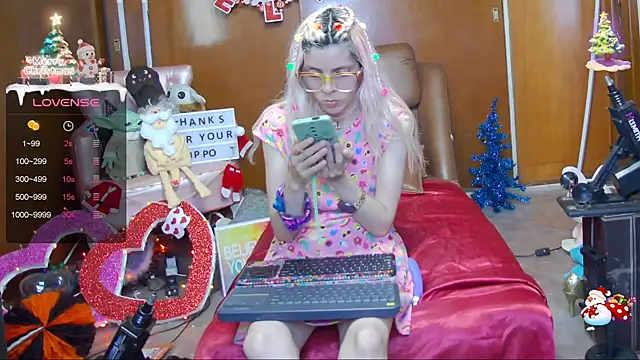 Snapshot of Skinygirl chatting on December 11, 2024, 1:47 am Skinygirl online show from December 11, 2024, 1:47 am