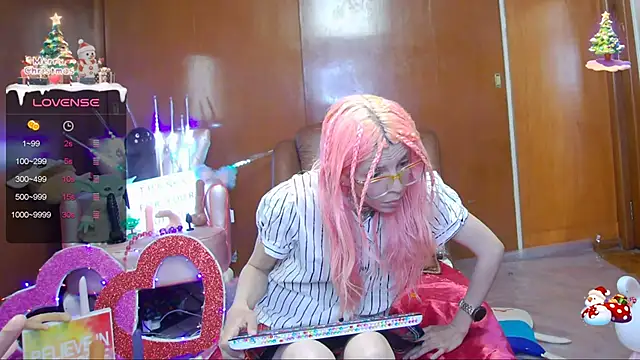 Snapshot of Skinygirl chatting on January 17, 2025, 1:36 am Skinygirl online show from January 17, 2025, 1:36 am