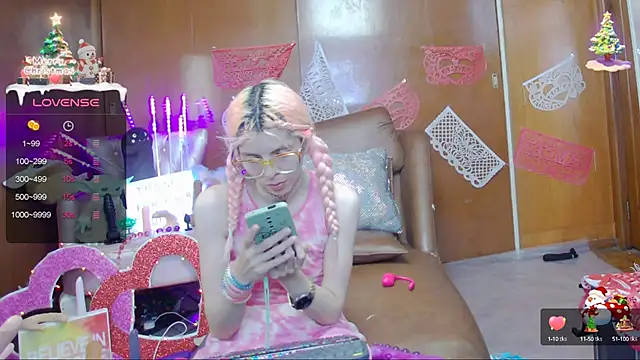 Snapshot of Skinygirl chatting on February 14, 2025, 11:42 pm Skinygirl online show from February 14, 2025, 11:42 pm