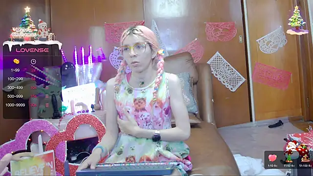 Snapshot of Skinygirl chatting on February 17, 2025, 11:53 pm Skinygirl online show from February 17, 2025, 11:53 pm