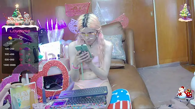 Snapshot of Skinygirl chatting on February 26, 2025, 2:26 am Skinygirl online show from February 26, 2025, 2:26 am