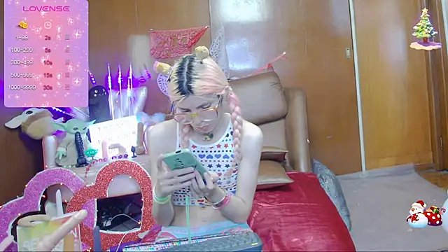 Snapshot of Skinygirl chatting on March 3, 2025, 12:48 am Skinygirl online show from March 3, 2025, 12:48 am