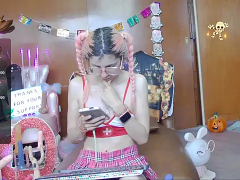 Skinygirl online show from November 1, 2025, 8:00 pm