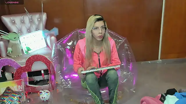 Skinygirl online show from March 5, 2026, 12:28 am