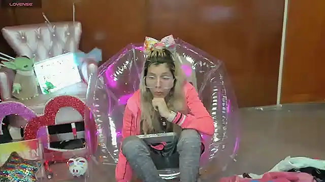 Skinygirl online show from March 6, 2026, 12:18 am