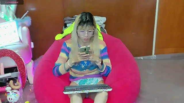 Skinygirl online show from April 6, 2026, 10:54 pm