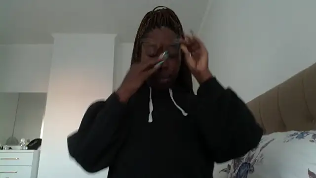 Snapshot of MadamIndigo chatting on December 21, 2024, 2:26 pm MadamIndigo online show from December 21, 2024, 2:26 pm