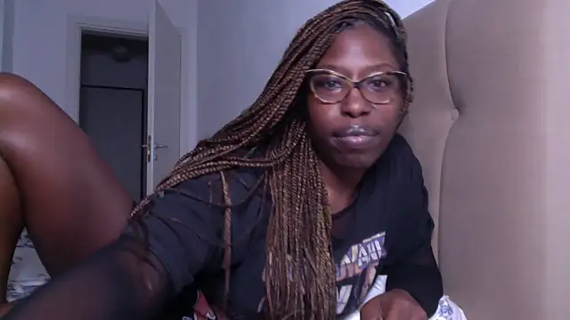 Snapshot of MadamIndigo chatting on February 24, 2025, 12:30 am MadamIndigo online show from February 24, 2025, 12:30 am