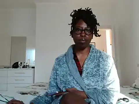 Snapshot of MadamIndigo chatting on February 27, 2026, 6:35 am MadamIndigo online show from February 27, 2026, 6:35 am