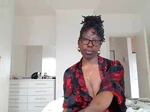 Snapshot of MadamIndigo chatting on March 3, 2026, 7:58 am MadamIndigo online show from March 3, 2026, 7:58 am