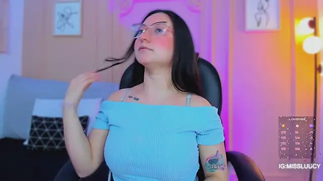 lucy neil online show from March 17, 2026, 2:38 am