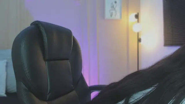 lucy neil online show from April 3, 2026, 2:31 am