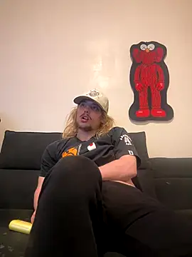 trippyski online show from December 8, 2024, 4:46 am