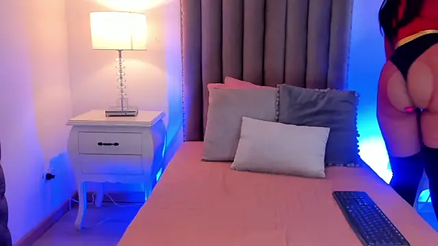 Emma Torres   online show from January 28, 2025, 12:00 pm